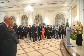 SIMBOL PERPADUAN: Perdana Menteri, Encik Lee Hsien Loong, berkata Presiden Halimah Yacob telah menjadi inspirasi dan simbol perpaduan yang kuat untuk semua rakyat Singapura menerusi kepimpinannya yang kukuh dan berjiwa rakyat.