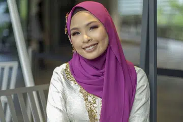 PERLU AGRESIF: Cik Nur Nafilah daripada kumpulan dikir barat SKD pernah dipanggil penonton 'Siti Nordiana' kerana wajahnya yang mirip penyanyi Malaysia itu. - Foto BH oleh IQBAL FAIZAL