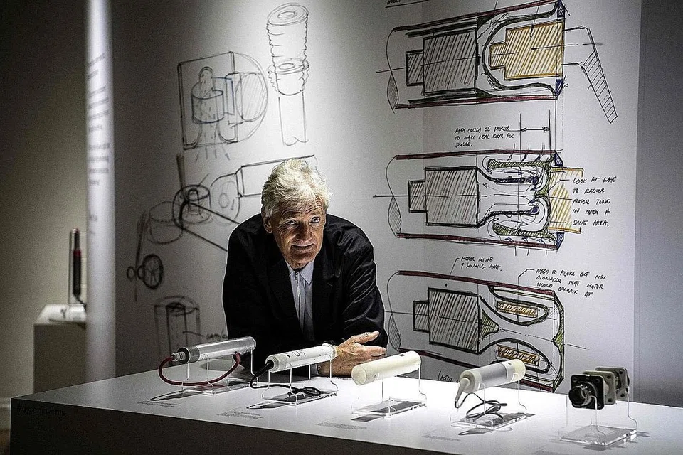 KELUARAN TERBARU: Sir James Dyson dijangka memberi tumpuan pada perincian teknologi dalam pembuatan kenderaan elektriknya dengan menggunakan bateri jenis 'solid-state' bagi mengurangkan berat kenderaan di samping menawarkan ketumpatan tenaga lebih baik dengan menghasilkan tiga model kereta elektrik. - Foto AFP