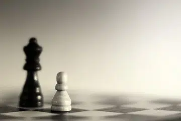 Banyak peristiwa di dalam sejarah orang yang beriman dapat mengatasi musuh mereka dan mencapai kejayaan bukan dengan jumlah tetapi dengan pertolongan daripada Allah swt selepas mereka berpegang teguh dan bersabar dalam menempuh ujian. 