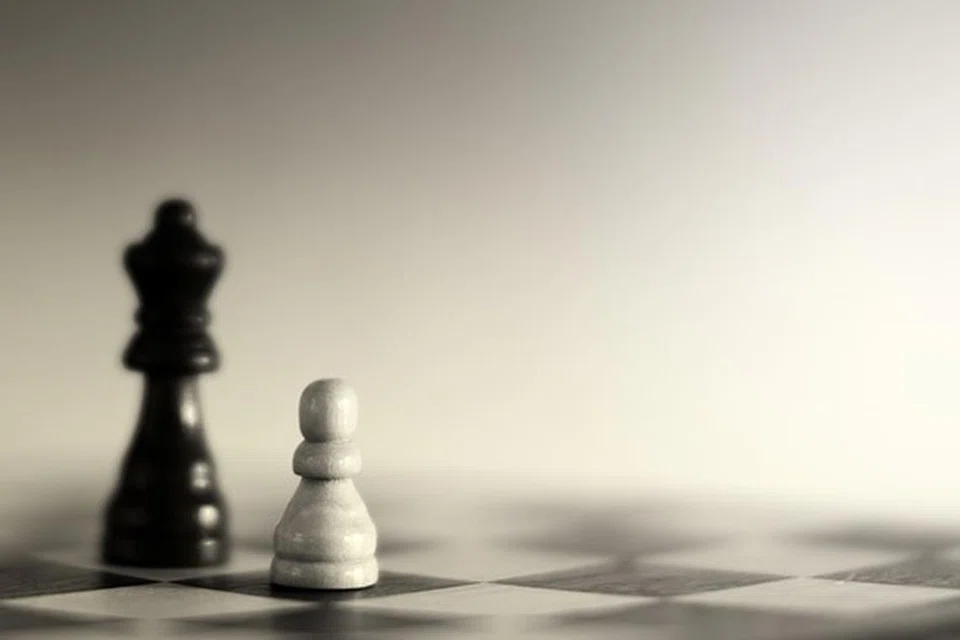 Banyak peristiwa di dalam sejarah orang yang beriman dapat mengatasi musuh mereka dan mencapai kejayaan bukan dengan jumlah tetapi dengan pertolongan daripada Allah swt selepas mereka berpegang teguh dan bersabar dalam menempuh ujian. 