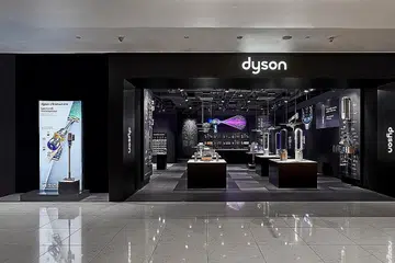 Tindakan pemberhentian pekerja di syarikat Dyson dilakukan secara mengejut pada 1 Oktober tanpa persetujuan Kesatuan Sekerja Perusahaan Elektronik dan Elektrik (UWEEI) yang telah mempunyai perjanjian kolektif dengannya. Jumlah pemberhentian pekerja tidak didedahkan. 