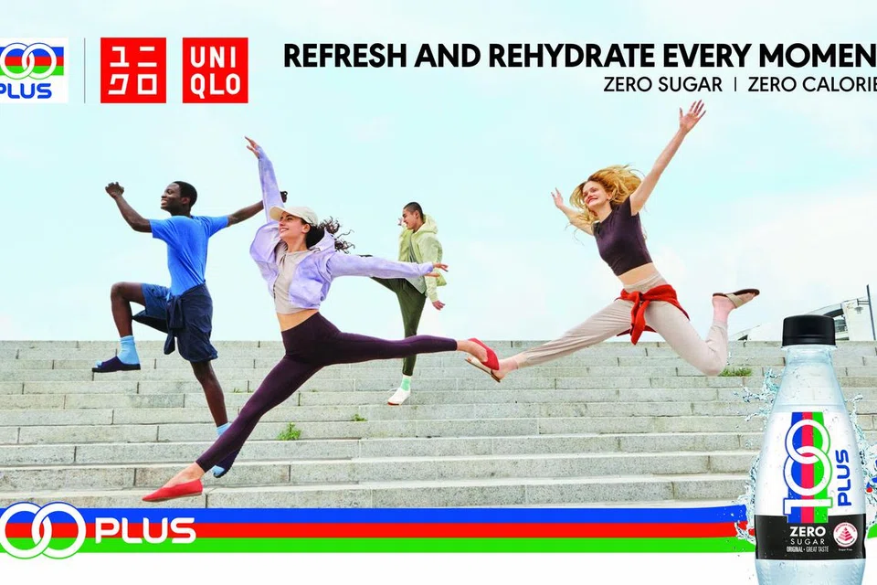 Uniqlo bekerjasama dengan 100PLUS dalam menggalakkan orang ramai agar memastikan tubuh sentiasa hidrat dan melindungi diri daripada sinaran matahari.