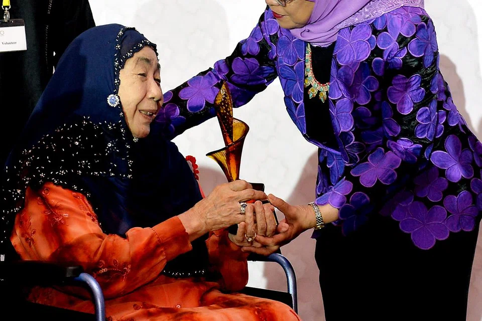 Noor Aishah Salim, award, Halimah Yacob