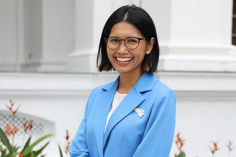 UTAMAKAN PELAJAR DAN RAKAN SEKERJA: Walaupun lebih terdedah kepada Covid-19 sebagai ibu mengandung, Cik Siti Syaza Liyana Daud tetap mengutamakan keperluan pelajar prasekolahnya dan rakan sekerja. - Foto ZAOBAO