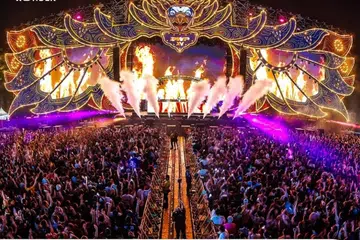 Konsert ‘Djakarta Warehouse Project’ (DWP) selama tiga hari di Jakarta International Expo yang dianjurkan oleh Ismaya Live, sebahagian daripada Ismaya Group, tamat pada 15 Disember dan merupakan antara festival muzik elektronik terbesar di Asia.