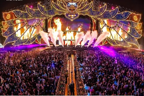 Konsert ‘Djakarta Warehouse Project’ (DWP) selama tiga hari di Jakarta International Expo yang dianjurkan oleh Ismaya Live, sebahagian daripada Ismaya Group, tamat pada 15 Disember dan merupakan antara festival muzik elektronik terbesar di Asia.