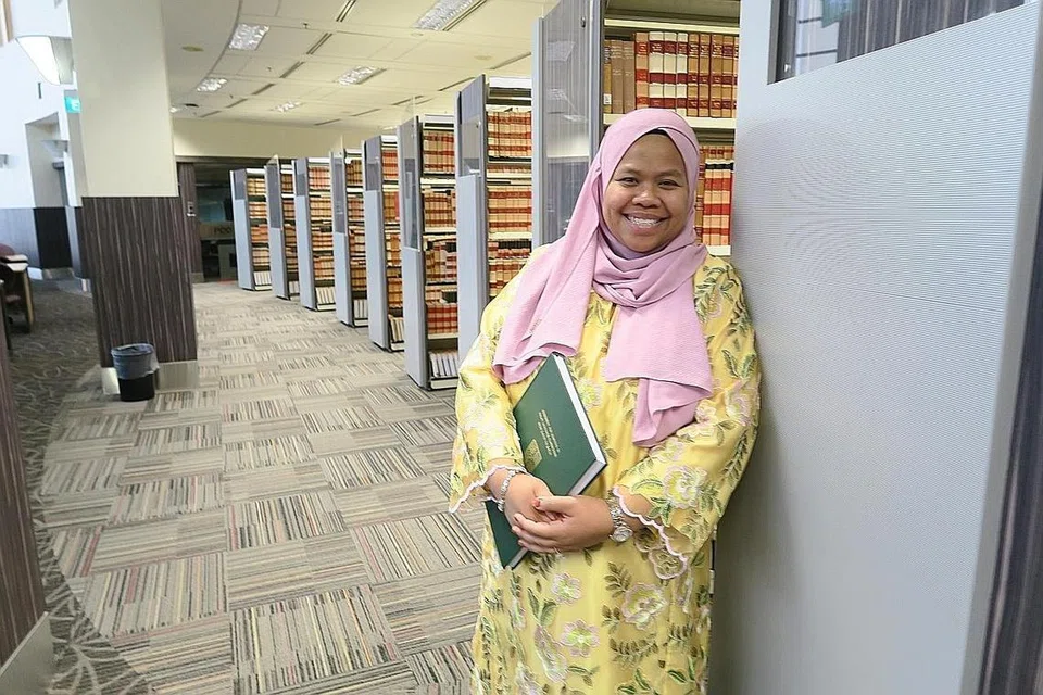 DR ROSZALINA RAWI: Minati bahasa Melayu sejak kecil dan percaya guru bahasa Melayu juga boleh bersaing dengan yang lain dan memberi sumbangan bermakna di peringkat kebangsaan dan antarabangsa. - Foto NAZRY MOKHTAR
