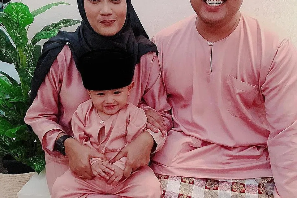 Encik Muhammad Haziq Iqbal Mohammed Ismail (kanan), dan isterinya,Cik Nurul Natasha Mohamed. - Foto ihsan MUHAMMAD HAZIQ