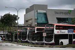 KELOMPOK PERTUKARAN BAS: Terdapat lapan pertukaran bas setempat yang dikaitkan dengan kelompok jangkitan Covid-19, termasuk di Tampines (gambar atas) dan Punggol. - Foto fail
