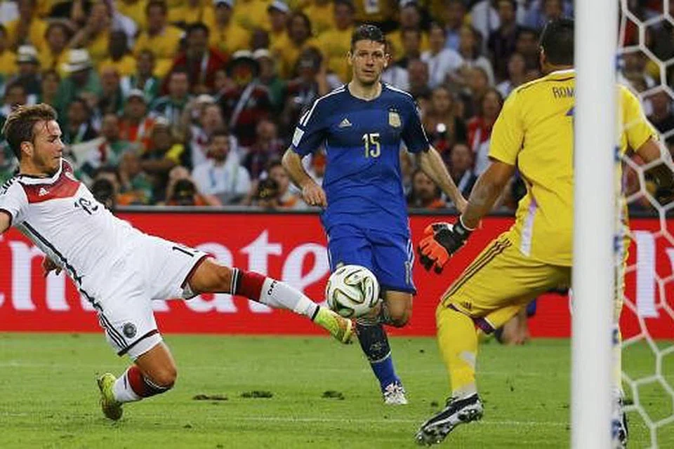 WIRA TAK DIJANGKA: Mario Goetze menjaringkan gol kemenangan Jerman.