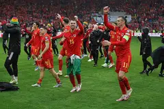 KEJAYAAN BERSEJARAH: Bintang Wales termasuk Gareth Bale (jersi 11) dan Aaron Ramsey (jersi 10) meraikan kemenangan ke atas Ukraine. - Foto REUTERS
