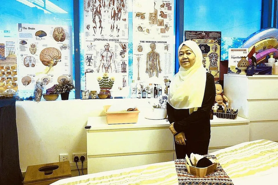 BERPENGALAMAN: Cik Mariati Johari percaya penjagaan dari hujung rambut hingga ke hujung kaki amat penting bagi wanita di semua peringkat umur. - Foto BH oleh ISMAWATI ISMAIL