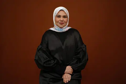 Meski pada awalnya rasa terikat dengan kerjaya seni yang dianggap ‘membunuh’ kreativiti ibu bapanya, Datuk Ahmad Daud dan Datin Saadiah Bahrom, Fazlina Ahmad Daud, menyifatkan seni mencoraknya agar lebih memahami kemanusiaan menerusi watak yang dibawa.