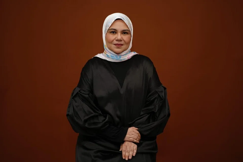 Meski pada awalnya rasa terikat dengan kerjaya seni yang dianggap ‘membunuh’ kreativiti ibu bapanya, Datuk Ahmad Daud dan Datin Saadiah Bahrom, Fazlina Ahmad Daud, menyifatkan seni mencoraknya agar lebih memahami kemanusiaan menerusi watak yang dibawa.