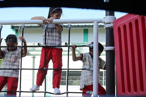 HULUR BANTUAN: Dengan sumbangan dana daripada masyarakat, PPIS mampu menyediakan tempat belajar dan bermain dengan rakan lain bagi anak-anak agar ibu bapa mereka dapat bekerja dengan tenang. - Foto hiasan