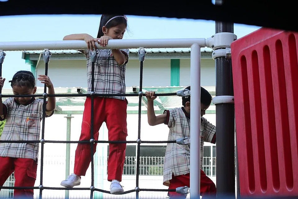 HULUR BANTUAN: Dengan sumbangan dana daripada masyarakat, PPIS mampu menyediakan tempat belajar dan bermain dengan rakan lain bagi anak-anak agar ibu bapa mereka dapat bekerja dengan tenang. - Foto hiasan