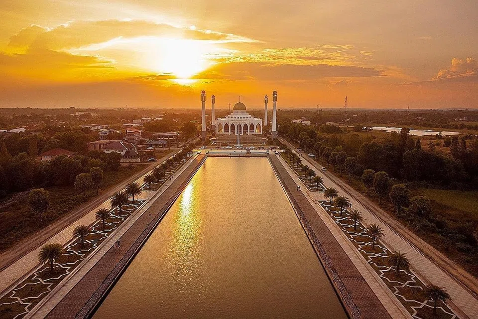 LALUAN PANJANG: Hijrah adalah satu perjalanan ke arah kebaikan. - Foto hiasan ISTOCKPHOTO