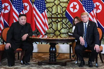 TIDAK SEIA, TIDAK SEKATA: Walaupun Presiden Donald Trump menggambarkan hubungannya dengan Encik Kim Jong Un sebagai "sangat istimewa", mereka tidak sepakat tentang penghapusan senjata nuklear Korea Utara semasa sidang puncak Amerika-Korea Utara kedua di Hanoi minggu lalu. - Foto AFP