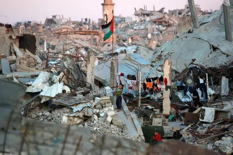 Israel meneruskan semula serangan termasuk di Jabalia, utara Gaza, yang menyebabkan beberapa bangunan runtuh selepas gencatan senjata fasa pertama berakhir pada Mac. Rundingan gencatan senjata terbaru dengan Hamas yang diadakan pada 13 April pula berakhir tanpa sebarang kejayaan.