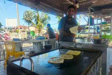 Ramai menyangka Encik Najmuddin yang turut berniaga roti canai di Medan Selera Hospital Lama Alor Setar merupakan mangsa yang terlibat dalam kejadian tragis tersebut.