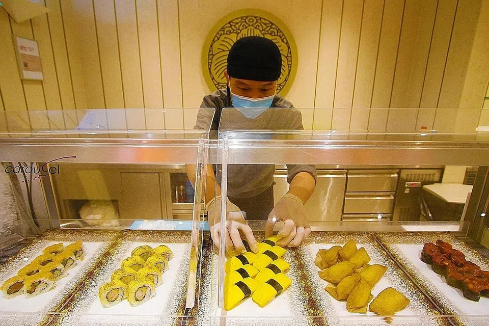 GHAIRAH MENERIMA PELANGGAN: Carousel di hotel Royal Plaza on Scotts antara restoran hotel yang menawarkan pakej buka puasa Ramadan tahun ini, selepas tidak dapat menawarkannya tahun lalu dek Covid-19. Kesemua restoran melaksana langkah keselamatan bagi mengurangkan risiko jangkitan. - Foto ROYAL PLAZA ON SCOTTS