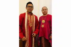 GABUNGAN BAKAT MANTAP: Pemuzik di konsert 'Integrate' Perkamus Saedah Samat-Alkaff, yang bermain papan nada, dan Encik Mohamed Faizal Mohamed Salim, pemain alat tradisional Cina 'guzheng', mengalunkan muzik nan indah kepada sekitar 130 hadirin. - Foto BH oleh ISMAWATI ISMAIL