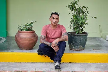 DULU LAIN, SEKARANG LAIN: Encik Ismadi Ishak yang dahulunya panas baran dan mudah mengamuk kini sangat tenang dan tidak mengendahkan kutukan yang dilemparkan orang terhadapnya. - Foto BM oleh Lin Zhaowei