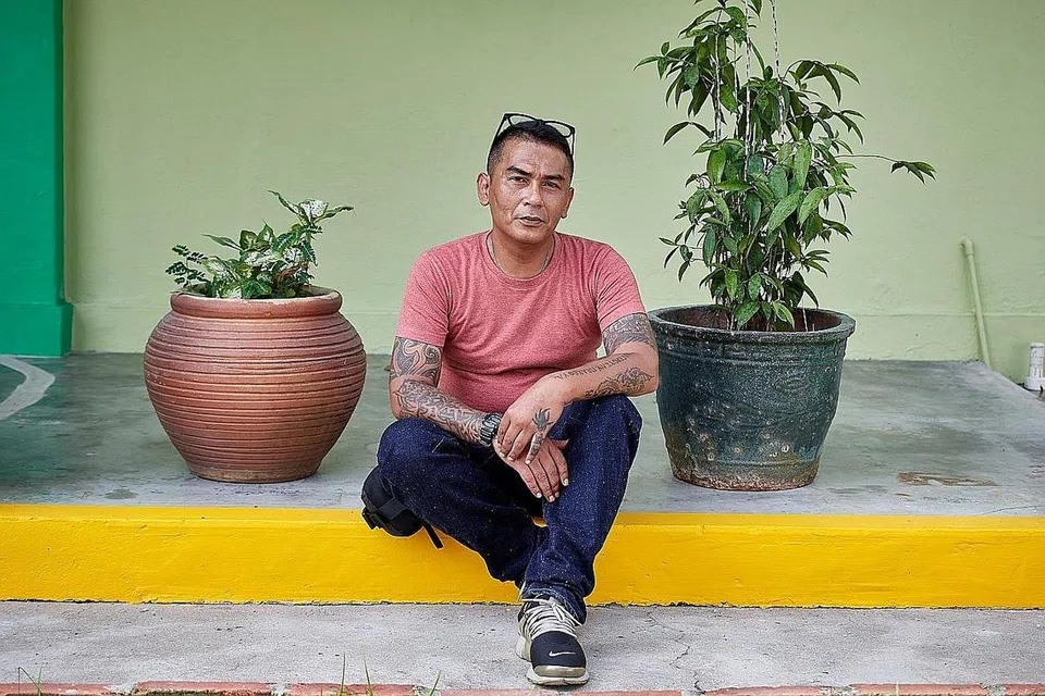 DULU LAIN, SEKARANG LAIN: Encik Ismadi Ishak yang dahulunya panas baran dan mudah mengamuk kini sangat tenang dan tidak mengendahkan kutukan yang dilemparkan orang terhadapnya. - Foto BM oleh Lin Zhaowei