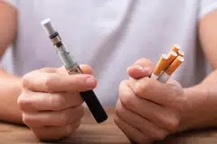 Penggunaan produk alternatif yang mengandungi nikotin, khususnya rokok elektronik dan produk tembakau yang dipanaskan, mencatatkan peningkatan dalam tempoh enam suku berturut-turut, menurut satu tinjauan oleh syarikat penyelidikan pasaran Milieu Insight.