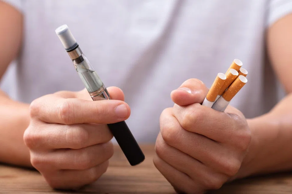Penggunaan produk alternatif yang mengandungi nikotin, khususnya rokok elektronik dan produk tembakau yang dipanaskan, mencatatkan peningkatan dalam tempoh enam suku berturut-turut, menurut satu tinjauan oleh syarikat penyelidikan pasaran Milieu Insight.