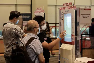 KHUSUS PERTENGAHAN KERJAYA: Program Laluan Kerjaya Pertengahan SGUnited memberi peluang latihan bertempoh empat hingga sembilan bulan untuk golongan pertengahan kerjaya yang mencari pekerjaan. - Foto ZAOBAO