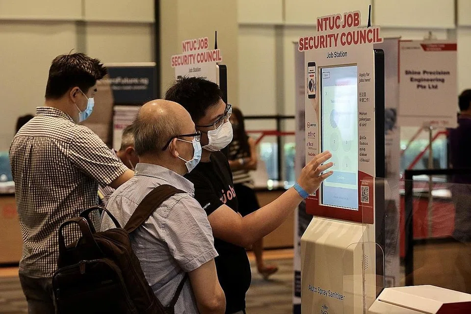KHUSUS PERTENGAHAN KERJAYA: Program Laluan Kerjaya Pertengahan SGUnited memberi peluang latihan bertempoh empat hingga sembilan bulan untuk golongan pertengahan kerjaya yang mencari pekerjaan. - Foto ZAOBAO