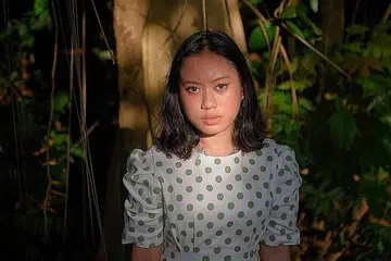 PENGALAMAN SUKAR DILUPAKAN: Apabila dilamar penggubah lagu prolifik Indonesia, Ilham Baso, bagi merakam lagu 'Benar Benar Lupa', Sarah Syazlina terasa bagai dilamun mimpi. - Foto BH oleh MARK CHEONG