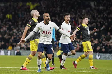 PUAS HATI: Pemain Tottenham Hotspur, Lucas Moura (depan), meraikan gol dijaringkannya semasa menentang Southampton bagi perlawanan ulangan pusingan ke-4 Piala FA England di Stadium Tottenham Hotspur, London, semalam. - Foto EPA-EFE