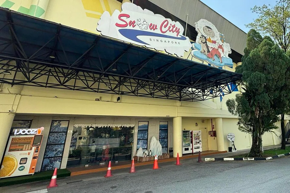 TAWARAN PENUTUPAN: Pengunjung Snow City boleh menikmati pengalaman dan promosi khas masa terhad dari Jun hingga September, termasuk pakej sejam permainan salji.