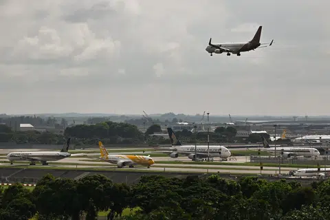 TINGKAT KESELAMANTAN: Penguasa Penerbangan Awam Singapura (CAAS) akan menyediakan pembiayaan bagi menyokong penubuhan awal pusat serantau untuk mengkaji isu-isu yang berkaitan dengan keselamatan penerbangan di Asia-Pasifik. - 