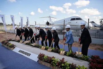 MAJLIS PECAH TANAH: Pusat khidmat Bombardier akan diperluas sehingga 40,000 meter persegi menjelang 2020. - Foto BH oleh KEVIN LIM