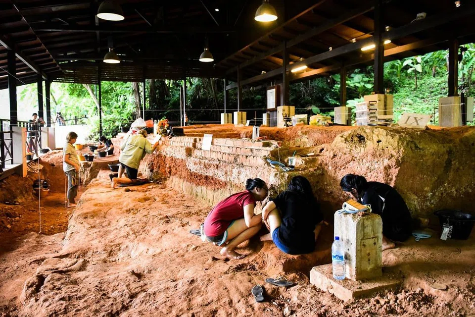 TUTUP SETELAH 17 TAHUN: Tapak pameran Penggalian Arkeologi, yang baru-baru ini menjadi tempat penggalian artifak selama dua bulan, kini ditutup bagi menjalani kerja-kerja peningkatan. - Foto BH oleh MATTHIAS CHONG