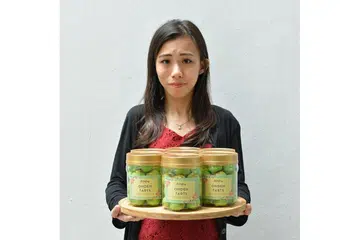 LAIN DARIPADA BIASA: Tart onde-onde yang dinamakan Ondeh Tarts di kedai kek Wonders Bakery milik Cik Ayra Chee laris dijual sempena Tahun Baru Cina. - Foto ihsan AYRA CHEE