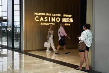Kasino Marina Bay Sands adalah salah satu daripada dua kasino yang dibenarkan beroperasi di Singapura. Satu lagi kasino terletak di Resorts World Sentosa.