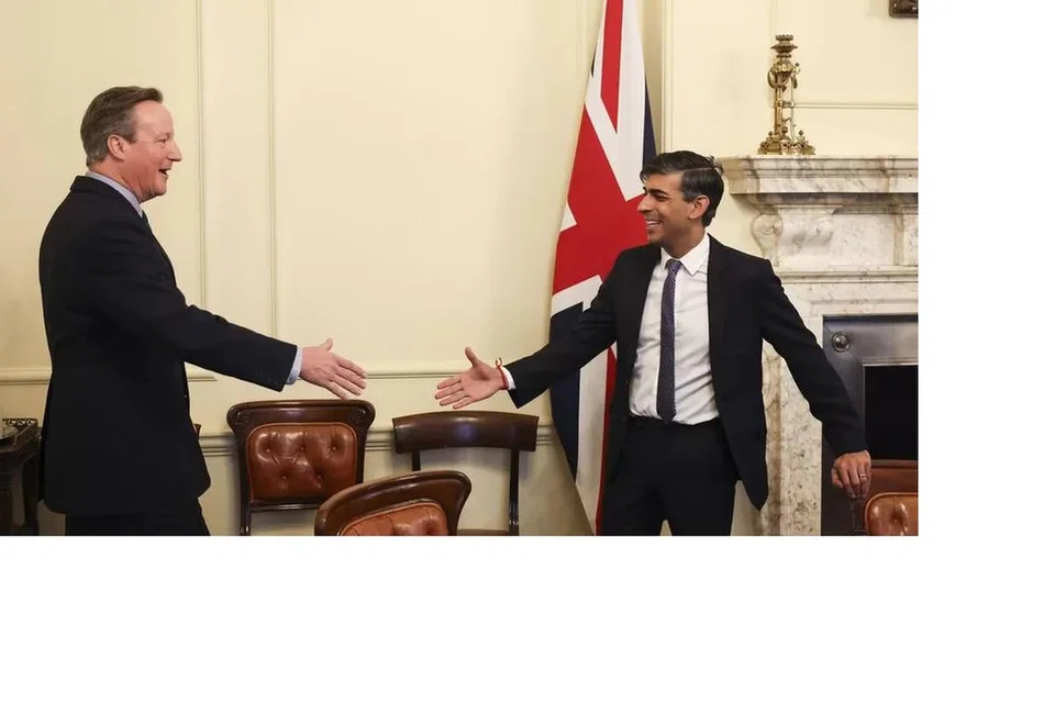 MENTERI LUAR BARU: Encik David Cameron, dilantik sebagai menteri luar Britain yang baru, menggantikan Cik Braverman yang dipecat baru-baru ini. Encik Cameron adalah mantan perdana menteri Britain yang pertama, dilantik semula menyertai Kabinet. 