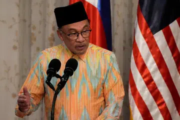 BUKAN BONEKA: Datuk Seri Anwar Ibrahim sangkal dakwaan Dr Mahathir Mohamad yang menyifatkannya sebagai boneka Parti Tindakan Demokratik (DAP). 
