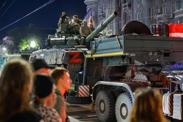 TIDAK LAGI BERONTAK: Pejuang Wagner dirakamkan berada di Rostov-on-Don, selatan Russia pada Sabtu lalu. 