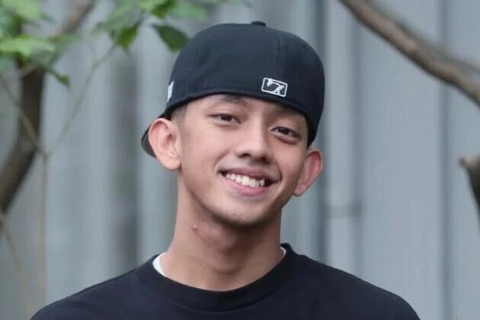 Penyanyi muda Malaysia, Ismail Izzani, berhasil pujuk ibu sekali gus penyanyi veteran, Suliza Salam, untuk membuat kemunculan semula dalam album terbarunya.
