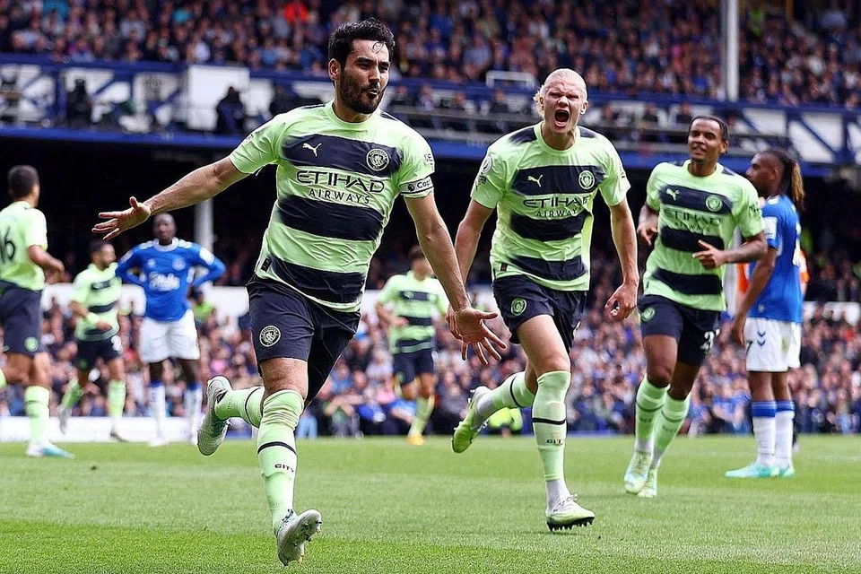 DUA KEMENANGAN CEMERLANG YANG MEMBUKA PELUANG 'TREBLE': Manchester City belasah juara bertahan Real Madrid 4-0 dalam separuh akhir kedua dan menepis Everton 3-0 di kubu lawan. - Foto-foto REUTERS