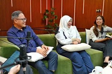 NoTapis, peguam muda