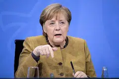 LANGKAH LEBIH KETAT: Canselor Jerman, Cik Angela Merkel, berkata, pemerintah akan laksana perintah sekatan hingga hujung bulan ini dan membataskan pergerakan dalam lingkungan 15 kilometer garis pusat dalam bandar dan daerah di mana jumlah kes baru koronavirus melebihi 200 kes bagi setiap 100,000 penduduk dalam tempoh tujuh hari. - Foto EPA-EFE