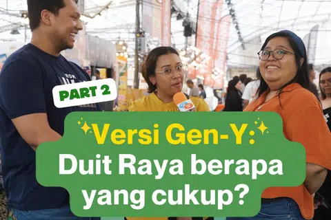 Cik Nur Sabrina Masri (kanan) bertanya kepada para pengunjung bazar Ramadan Gen Z tentang jumlah duit Raya yang disifatkan mencukupi bagi mereka.