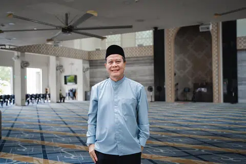 Pengerusi Masjid Al-Ansar, Encik Azman Mohd Ariffin, 64 tahun, berkata kipas lebih besar yang digunakan di ruang solat utama masjid itu menjimatkan tenaga berbanding penggunaan beberapa kipas yang lebih kecil.